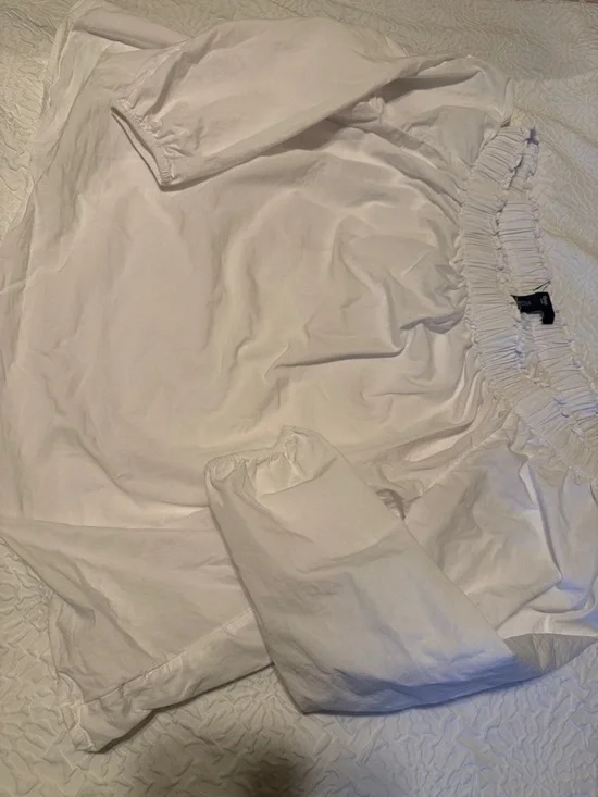 GAP White Smocked Off-Shoulder Top - Picture 2 of 5